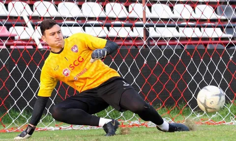 Bị "Messi Lào" khuất phục, Văn Lâm cùng Muangthong nhận thất bại cay đắng