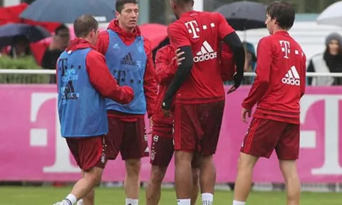Biến tại Bayern Munich: Lewandowski 'tẩn' nhau to với Coman trên sân tập