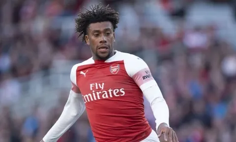 Bộ ba Arsenal và ca sĩ người Nigeria cùng nhau ngồi "chém gió" vào ngày "Cá tháng tư"
