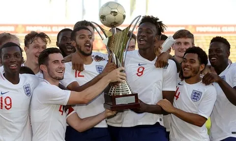 Bảo vệ ngôi vương, Tam Sư triệu tập 6 tài năng trẻ của Chelsea và Arsenal