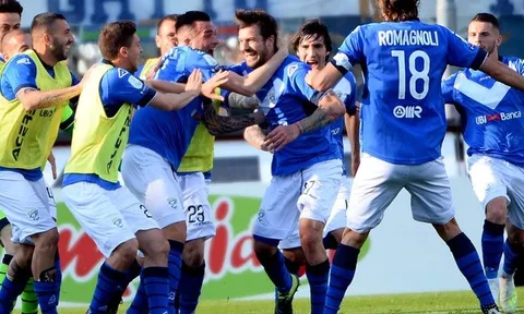 Brescia thăng hạng trở lại sau 8 năm: Tiếng gầm vang của sư tử