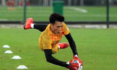 "Mài đũng quần" trên ghế dự bị, Bùi Tiến Dũng khó giữ suất bắt chính tại SEA Games 30?