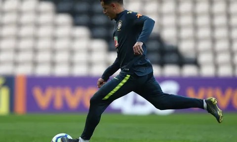 Cả gan cạnh tranh cùng Liverpool, Ederson bị Coutinho 'dằn mặt'