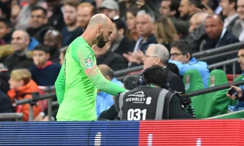 Caballero phản ứng không thể tin nổi khi Kepa không chịu thay người