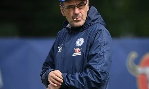 Căng như dây đàn! Không phải Pep, Sarri mới đang trên đường đến Turin