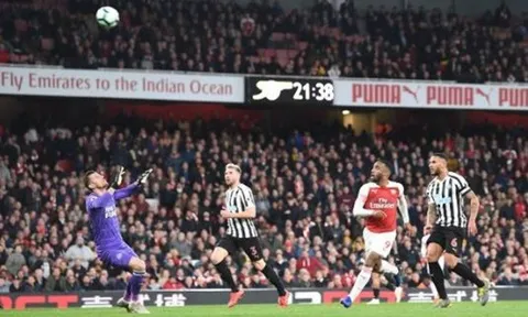 Lacazette hóa "thánh" lốp, Arsenal biến Tottenham thành "chú Tư" sau vòng 32