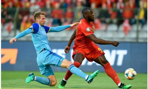Lukaku được "tặng" bàn thắng dễ không tưởng trước Kazakhstan