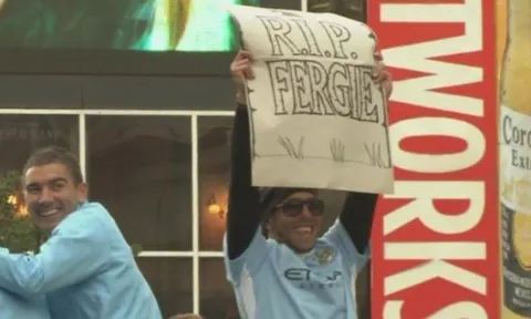 Carlos Tevez gia nhập Man Utd là điều khó chấp nhận nhất!