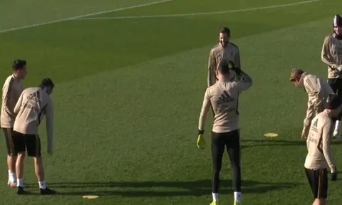 Vì lý do khó tin, Ramos "hành động trẻ con" với Vazquez suốt buổi tập