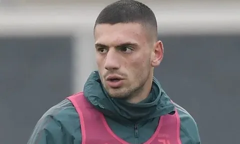 Bị Juve "dội gáo nước lạnh", Leicester vẫn chưa thôi mơ mộng "đá tảng TNK"