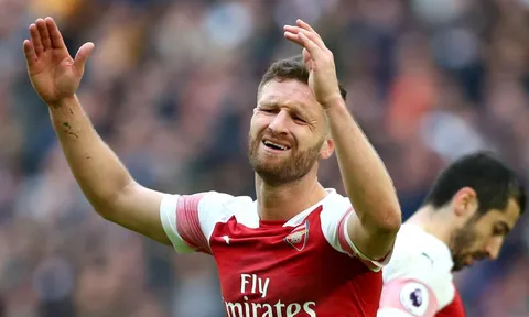 "Cậu ấy đúng là gánh nặng của Arsenal"