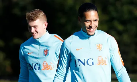 'Cậu bé vàng' 2018 đã hỏi Van Dijk về Liverpool