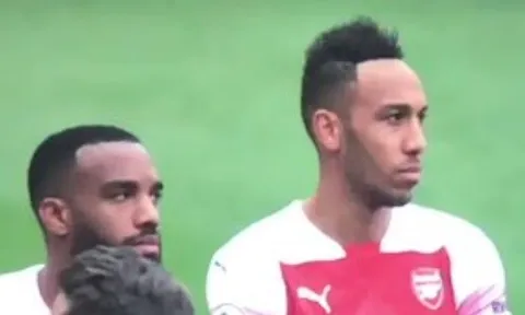 Vẻ mặt 'đưa đám' của dàn sao Arsenal khi sắp chung số phận M.U