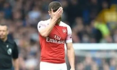 "Cầu thủ Arsenal đó sắp không thể cứu vãn"