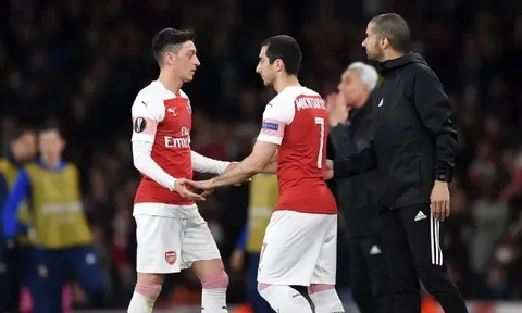 "Cầu thủ Arsenal đó vô dụng, như 1 bóng ma trên sân"