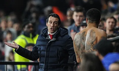 Cay cú, tiền đạo Watford chửi Emery "không trượt phát nào"