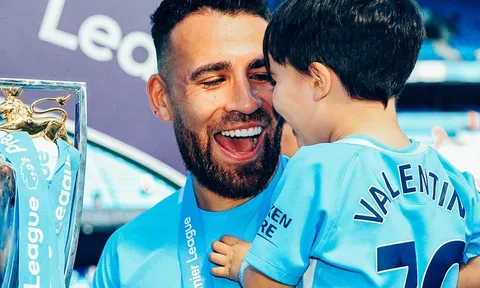 Những khoảng khắc ấm lòng nhân ngày của cha từ dàn sao Man City