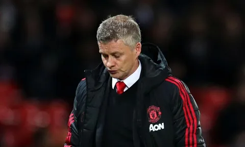CĐV Man United: "Trả hắn ta về Leicester; Lấy tấm băng thủ quân lại"