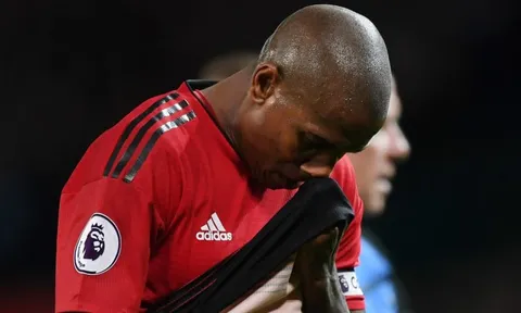 CĐV Man Utd: "Làm ơn về lại Aston Villa đi"