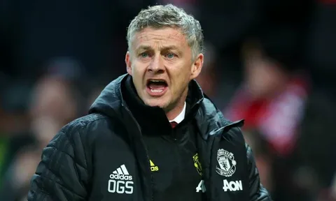 CĐV Man Utd: "Tên rác rưởi; Rời khỏi đây càng sớm càng tốt"