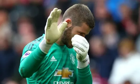 Kinh ngạc! CĐV Man Utd làm cùng 1 điều khi De Gea rời sân