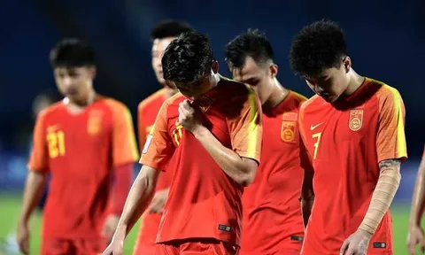 CĐV Trung Quốc rên xiết: Thật nhục nhã, đúng là 1 đội tuyển "vô dụng"