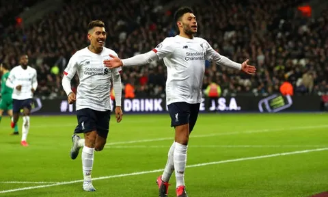Chamberlain ghi bàn, Firmino lao vào tính 'đá bay' cả đồng đội
