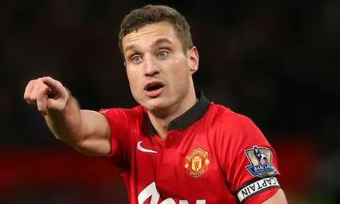 Chê MU đá tệ, chuyên gia bị Vidic lườm trên sóng truyền hình