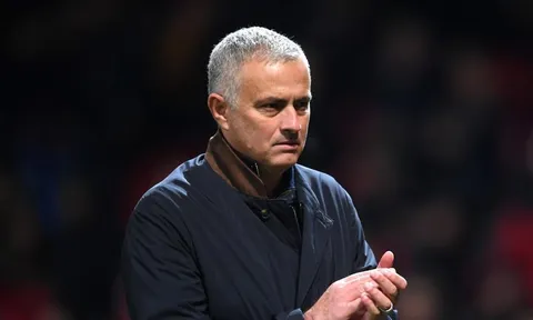 Mourinho lên tiếng, hé lộ về bến đỗ tương lai