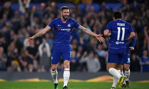 Chelsea hiên ngang vào Bán kết trong ngày Giroud thiết lập kỉ lục khó tin