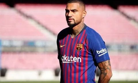 Chỉ sau 1 tháng đến Camp Nou, cựu sao AC Milan đã trở thành hàng hớ
