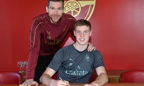 Chính thức: Arsenal có được chữ kí đầu tiên