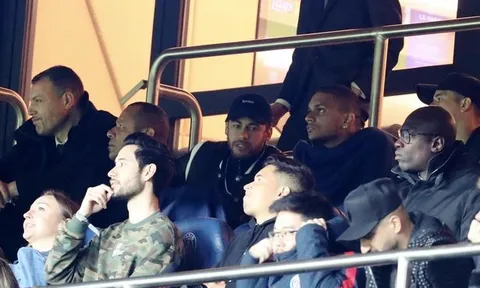 CHÍNH THỨC! Cay cú Man Utd, Neymar nhận án phạt từ UEFA