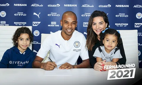 CHÍNH THỨC! Man City ký hợp đồng với "mỏ neo" số 1 Premier League