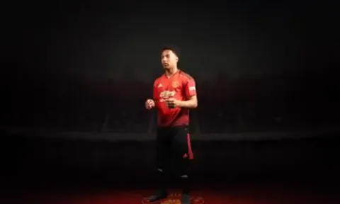 CHÍNH THỨC! Man Utd chiêu mộ "hàng hot" từ Ajax