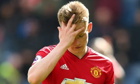 CHOÁNG! Lộ hình ảnh McTominay tàn tạ thê thảm ngày Man Utd thua đau đớn
