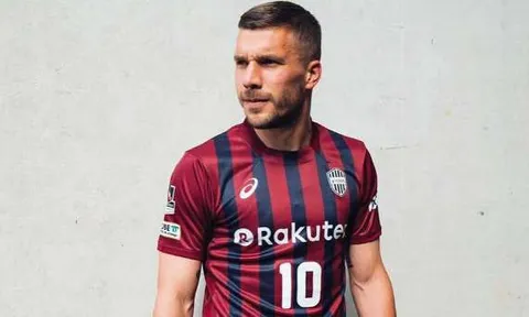 Chơi bóng ở Nhật, Podolski vẫn mách nước cho Unai Emery