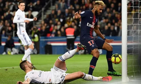 Cầu thủ PSG bỏ lỡ khó tin: 'Không đồng đội nào nói chuyện với tôi'