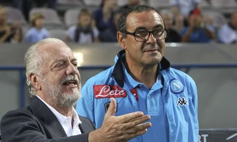 Chủ tịch Napoli buông lời mỉa mai việc Sarri về Juventus