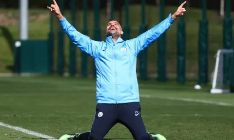 Chưa đấu Watford, Pep Guardiola đã tập ăn mừng chức vô địch