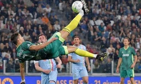 Chùm ảnh: Cristiano Ronaldo suýt lập lại siêu phẩm vào lưới Buffon