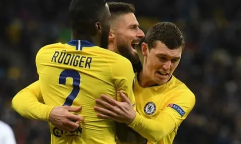 Chứng kiến Giroud lập hat-trick, Sarri thừa nhận 1 điều