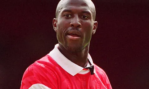 "Có tới 10 cầu thủ không xứng mặc áo Arsenal"