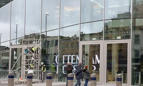 Công nhân làm việc ngày đêm, SVĐ 850 triệu bảng của Tottenham đếm ngược ngày khánh thành