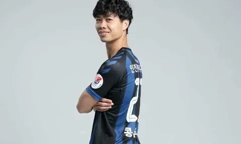 Công Phượng ra sức tạo dáng trong ngày chụp ảnh tại Incheon United
