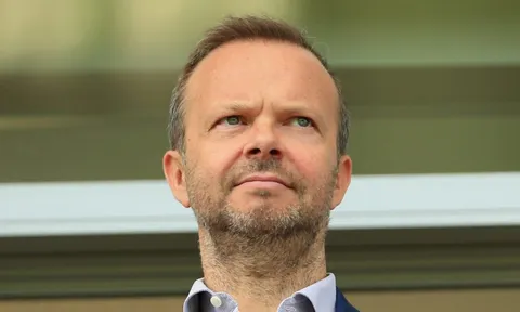 Cú lừa chấn động! Chủ tịch đến Manchester chốt bom tấn bị Man Utd trở mặt lật kèo