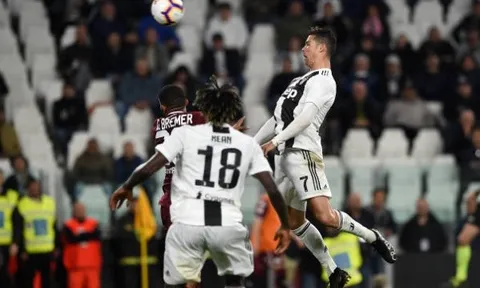 Nhảy 'như thần', Ronaldo khiến cả đối thủ lẫn đồng đội phải ngỡ ngàng