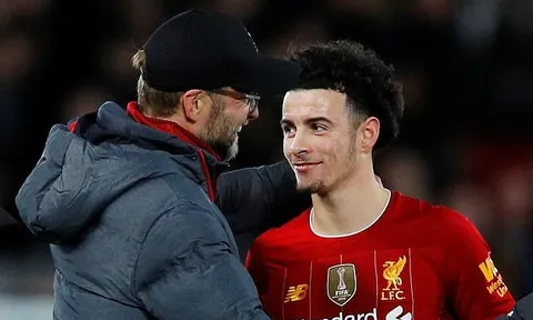 Curtis Jones: "Tôi đã tuyệt vọng và cầu xin Klopp"