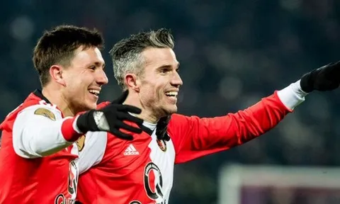 Gần 36 tuổi, Robin van Persie vẫn lập hat-trick đẳng cấp