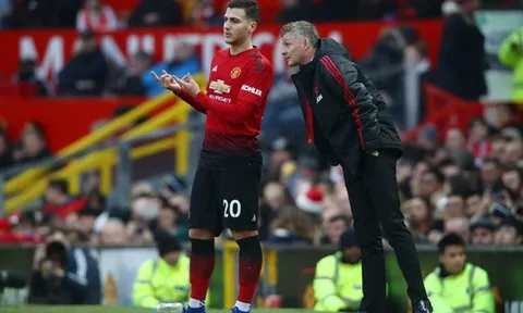 Đã sở hữu Dalot mà còn muốn Wan Bissaka, Solskjaer đang có ý định gì?